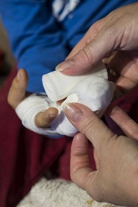 Pixabay bandages on a child's hand