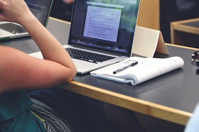 A person learning online