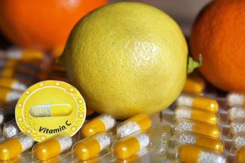 An image of a citrus fruit and capsules