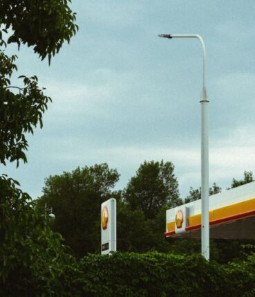 shell-gas-startion-unsplash-e1664000130467