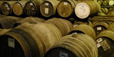 whiskey casks, Credit: Pixabay