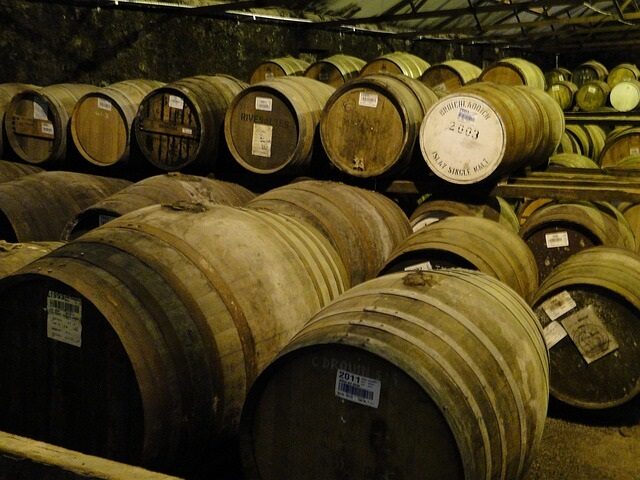 whiskey casks, Credit: Pixabay