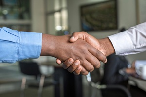 Handshake pexels-cytonn-955395