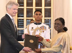 Ambassador Dr Jasper Wieck presents his credential to India's President Droupadi Murmu