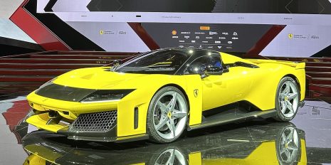 yellow-ferrari-supercar-stage